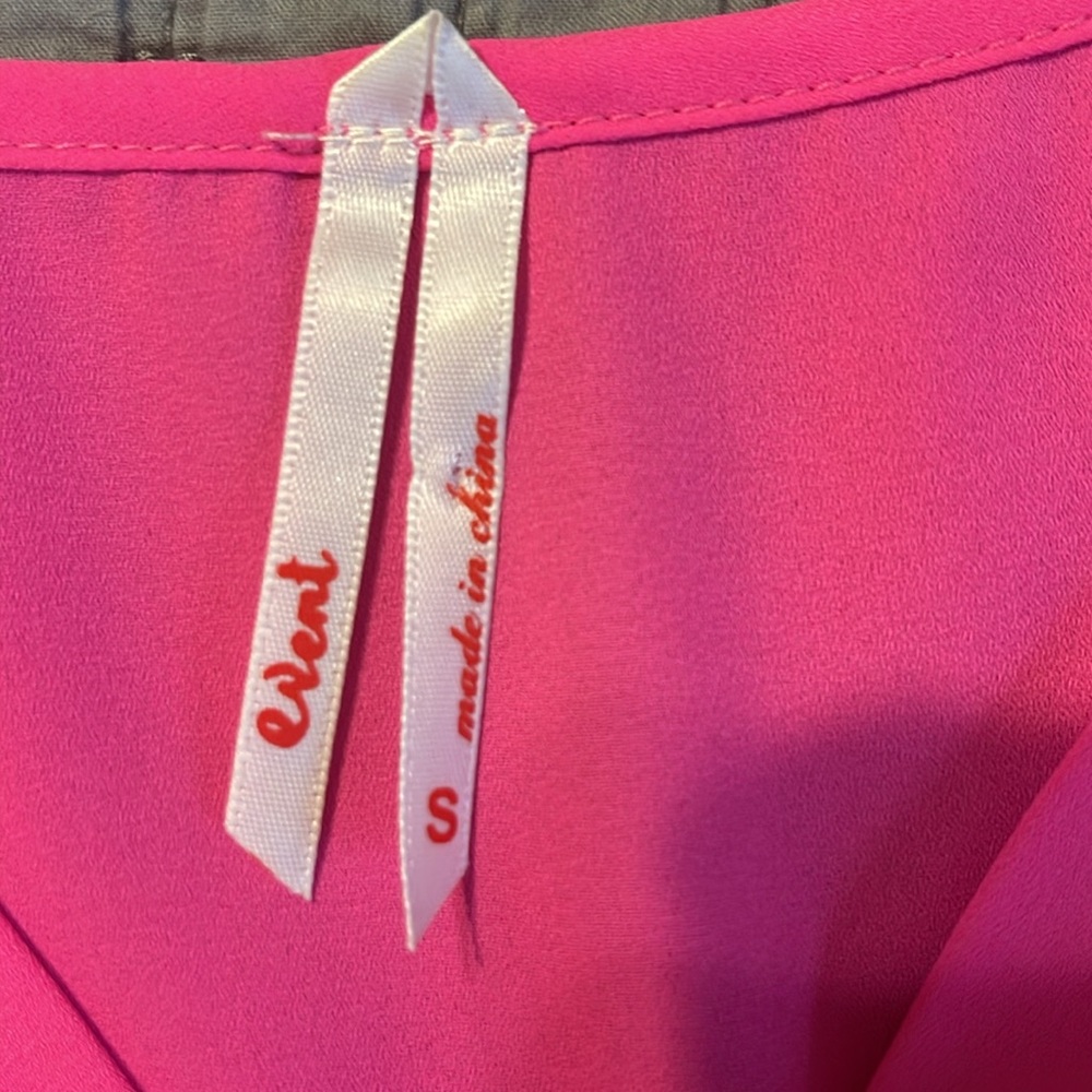 Pink super flattering romper - Picture 3 of 5